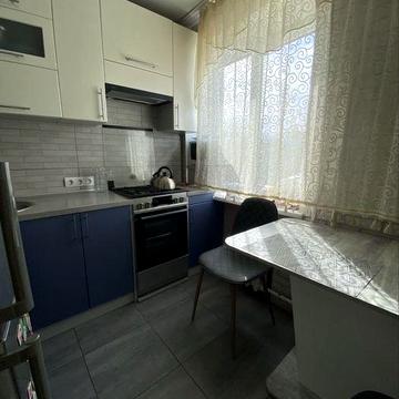 Продам 3-х кімнатну квартиру в центрі м. Глухів