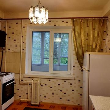 Братиславська вул., 38