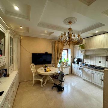 Святослава Караванського вул. (Жуковського), 10