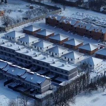 Стильне житло в розвиненому котеджному містечку