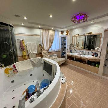 Святослава Караванського вул. (Жуковського), 10