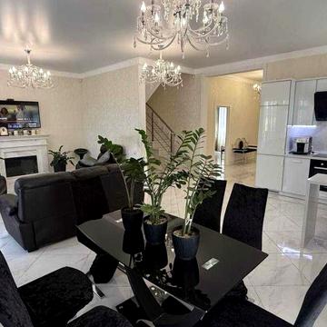 Придорожня, 8