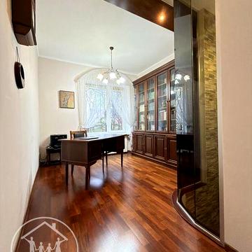 Квартира 175 кв.м. + гараж + закрита територія! Шевченківський гай!