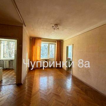Продам 2 кім. квартиру(Дарницька площа) вулиця Григорія Чупринки 8 А