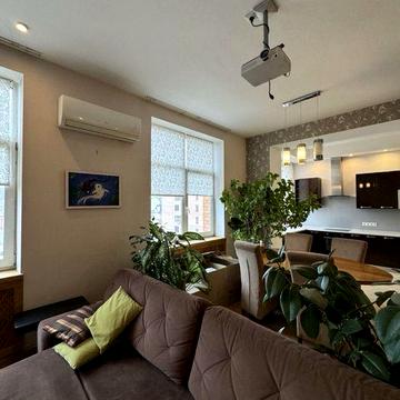 NEW! 4-кімн. Дмитрівська 66а. Дорогий ремонт, паркінг! Тихий центр