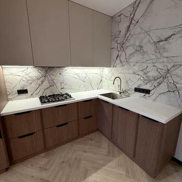 Біля парку Правика , ЖК Фаворит . Квартира з новим ремонтом 51м2 .