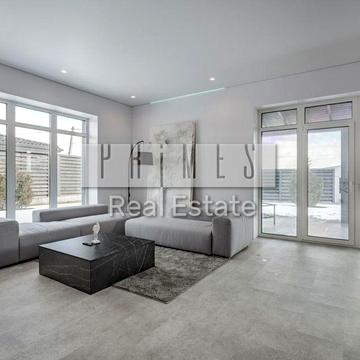 Автономний будинок з ремонтом та панорамним видом у Лісниках