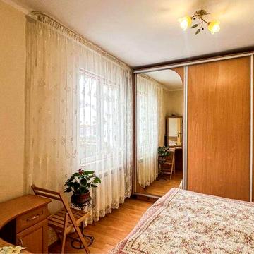 Продається просторий та доглянутий двохповерховий будинок у м. Дрогоби