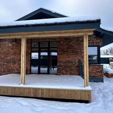 Будинок з частковим ремонтом.