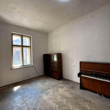 Продаж 2-кім квартири без ремонту на вул.Івана Франка, у центрі Львова
