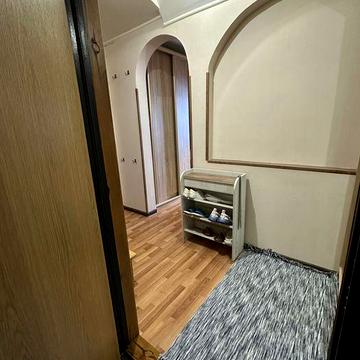 Продам квартиру + сарай . Метро Холодная гора