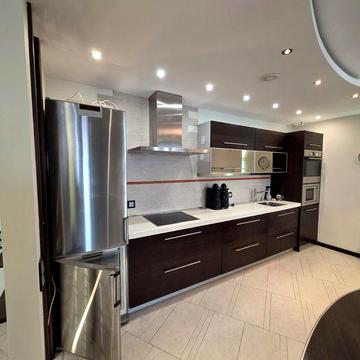 Продам 4-х комнатную квартиру на Одесской