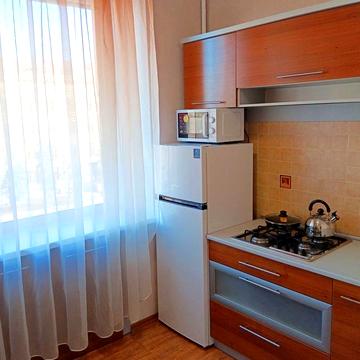 Однокімнатна сталінка поруч з ТЦ Україна від власника