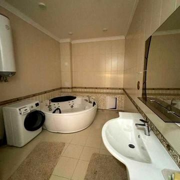 ЗДАЧА КВАРТИРИ! Простора квартира 160 кв. м. в ТОПОВОМУ місці .