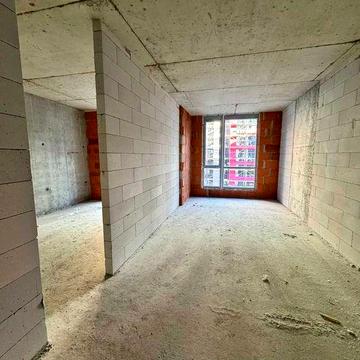 1кімнатна квартира готова до ремонту біля озера