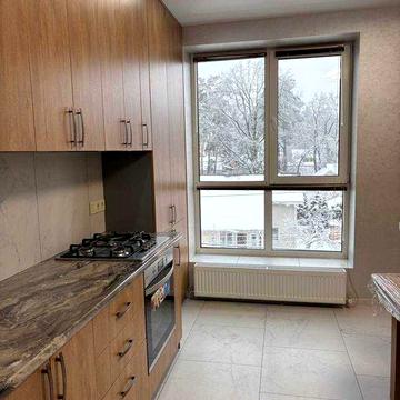 Велика 1-к квартира з ремонтом біля Центрального парку