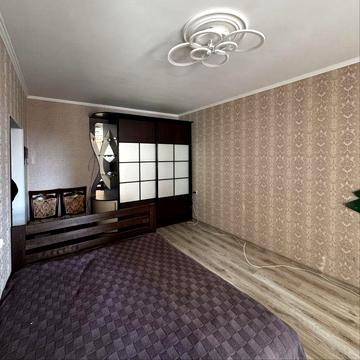 Центр новий будинок парковка у дворі вільна