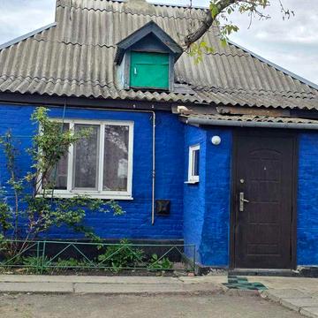 У продажу будинок у передмісті