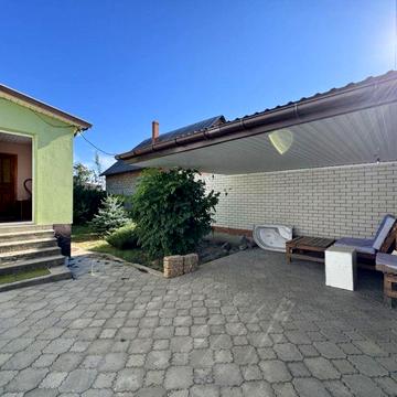 Продаж будинку Мирний для великої родини