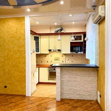 Продається 2-кімнатна квартира з високими стелями