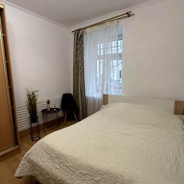 Продаж від власника 1кім.квартири в центрі міста по вул Ужгородська 2