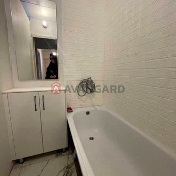 Продам 2 к квартиру на Победе средний этаж