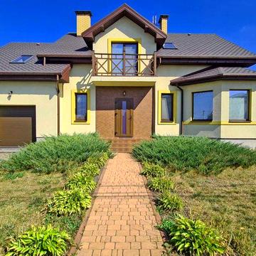 Будинок в с. Погреби  з газом і генератором з сучасним ремонтом