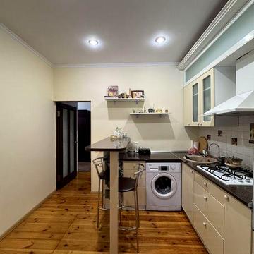 Продам 2 км.квартиру-63м на Небересній Сотні