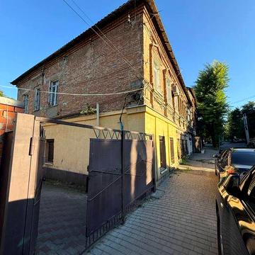 Продам 2к квартиру в Центре.