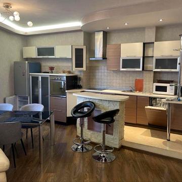 Оренда Чорновола 25 , 4 кімнати Без комісії