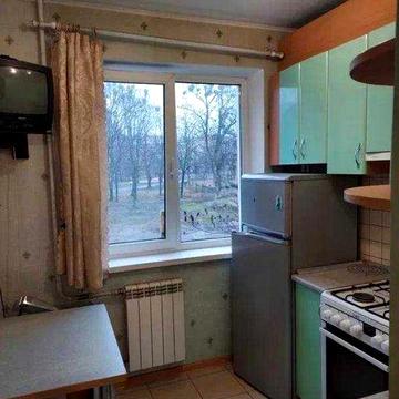 Продам 2к кв. Н. Дома Метро Дворец спорта  2й этаж\5ти