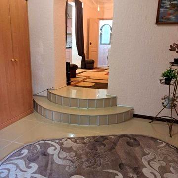 Частина будинку з своім двором. Центр. Вул. Гоголя