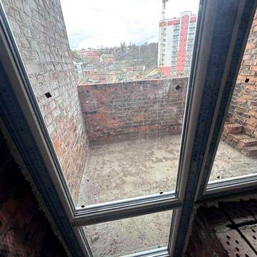 1к квартира в зданій секції по переуступці