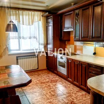 Василя Верховинця вул., 10