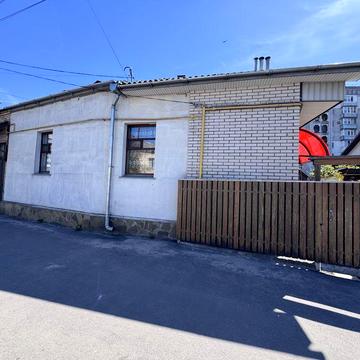 Продам цегляну частину будинку р-н Сінного ринку!!!