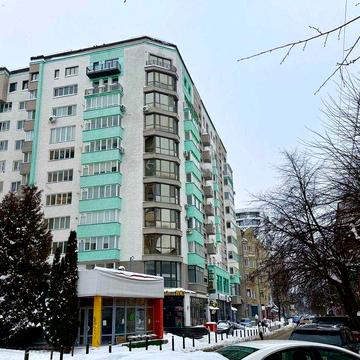 Видова трикімнатна квартира з терасою в самому центрі міста!