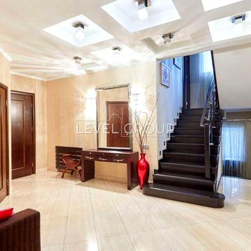 Будинок у Козині з ремонтом.  По сусідству — резиденція Порошенка