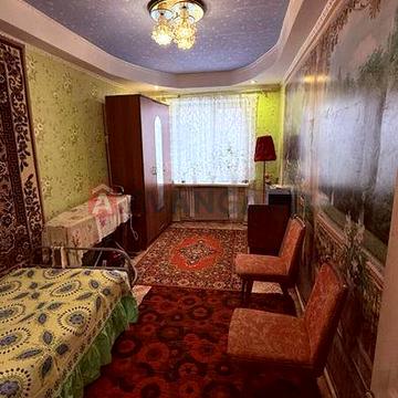 Простора 4-к квартира з меблями