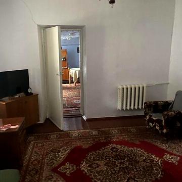 Продаж 9к Дім Космонавтів вулиця