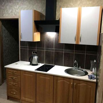 1 кім квартира. Можна на місяць  ГРЛ . Світло є