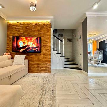 Внутрішній таунхаус з резервним живленням. Газ. 15 хв до метро.