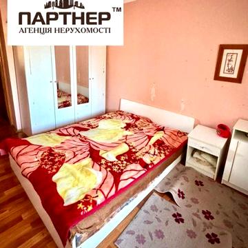 Двокімнатна на другому поверсі. Центр.