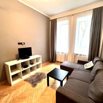 Продаж Привокзальна 2 кімнати Олени Степанівни  з ремонтом