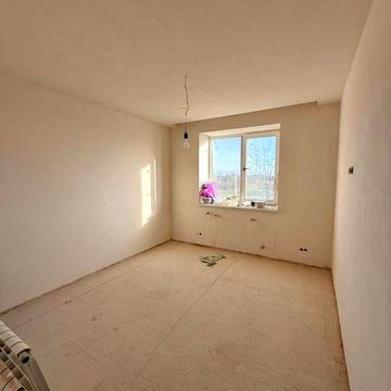 Продаж двокімнатної квартири з частковим ремонтом