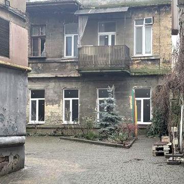 Продам квартиру в центре.