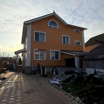 Двоповерховий будинок з ремонтом в районі 7 станції Фонтану