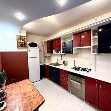 Вул.Ю.Коваленка ( колишня Конєва-Велмарт)