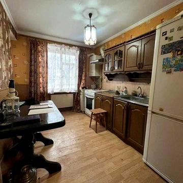 Продається трикімнатна квартира на Вовчинецькій