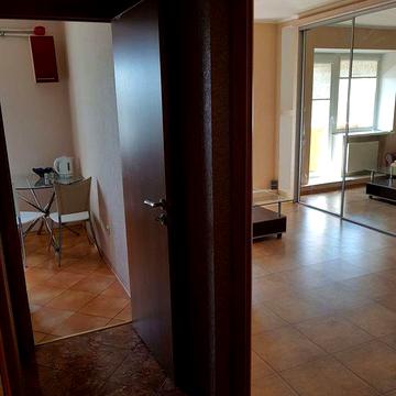 2к квартира з АВТОНОМНИМ газ. опаленням у центрі (пр-т Шевченка)