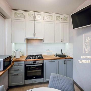 3к.біля метро. Газ, опалення, вода працює